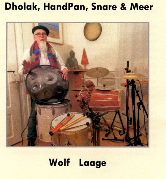 "Dholak, Handpan, Snare und Meer" von Wolf Laage